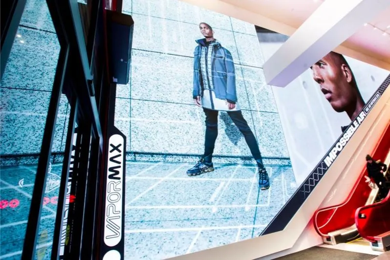 Mur dvLED 4 mm d’Activate The Space au Footlocker de la 34e rue, à New York