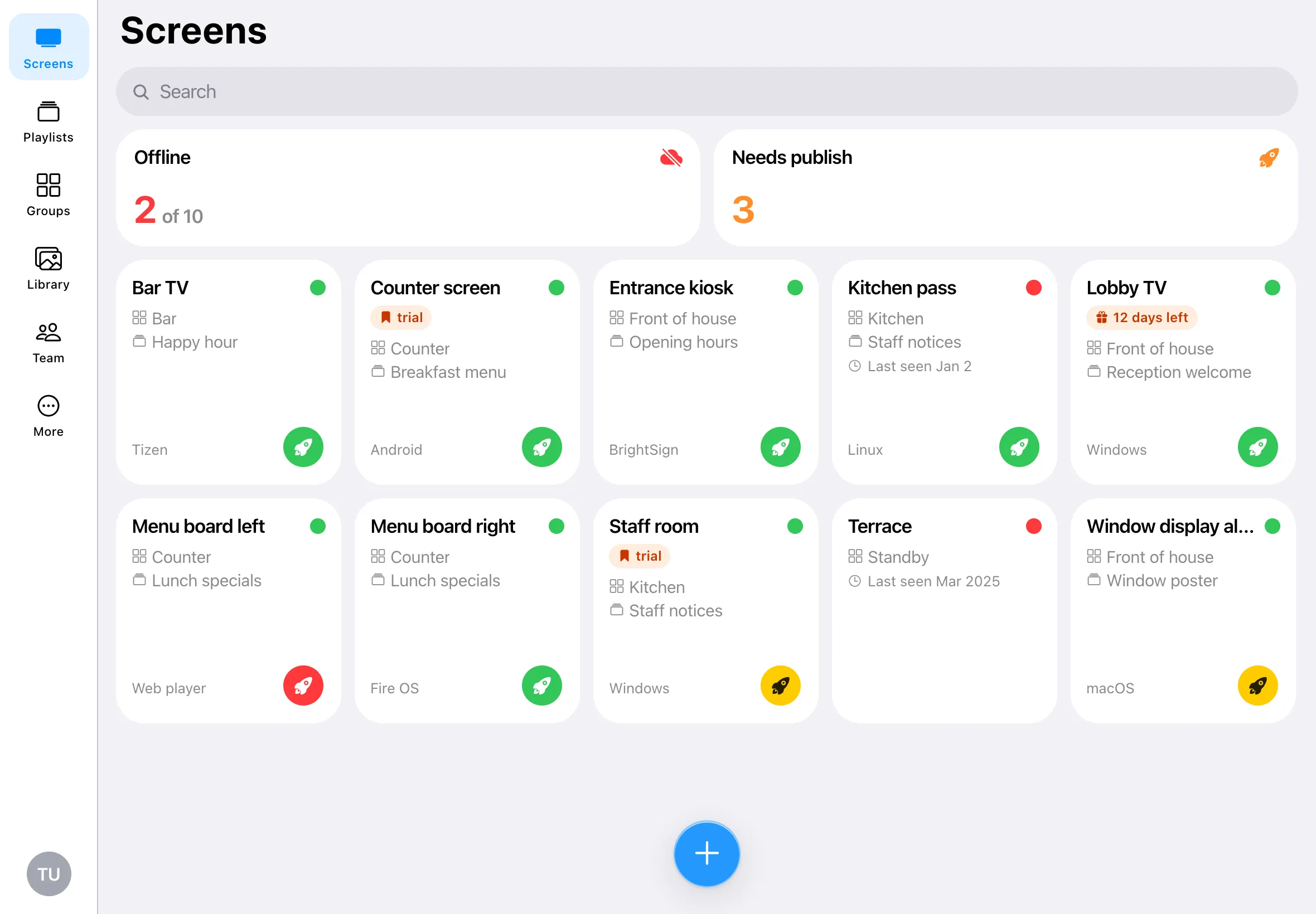 L’application Play sur une tablette : tous les écrans avec leur statut en ligne, leur groupe et leur liste de lecture, et le nombre d’écrans à publier