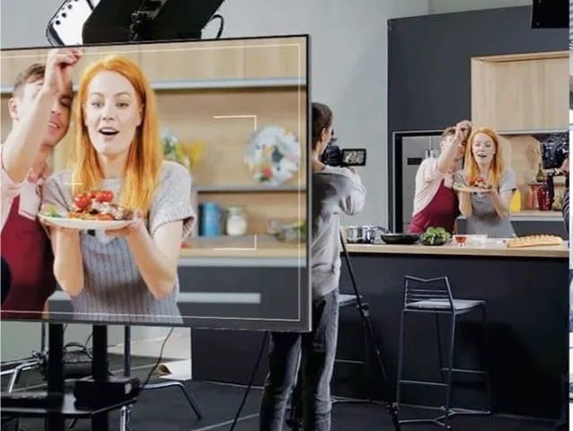 Smart TV Samsung Tizen QBB Series en studio