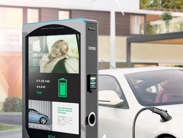 Écran d’affichage Samsung Tizen OHA-S à une borne de recharge