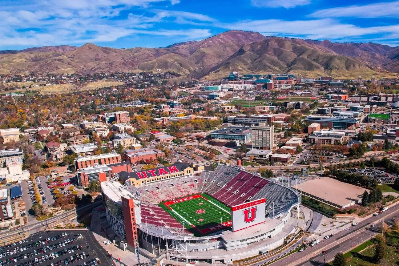 The University of Utah et Salt Lake City, avec le stade Rice-Eccles au premier plan