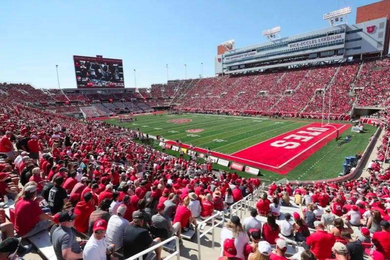 L’équipe de football de l’University of Utah accueille le match de printemps annuel