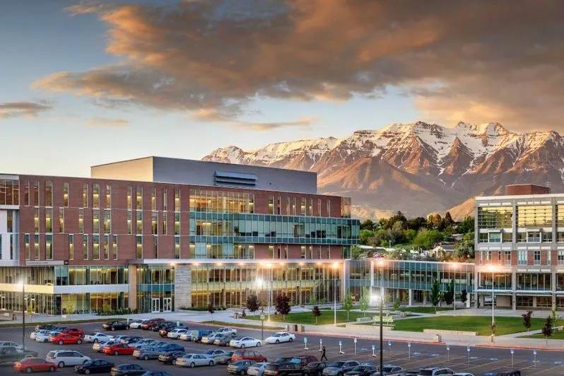 Campus et montagnes en arrière-plan, Utah Valley University